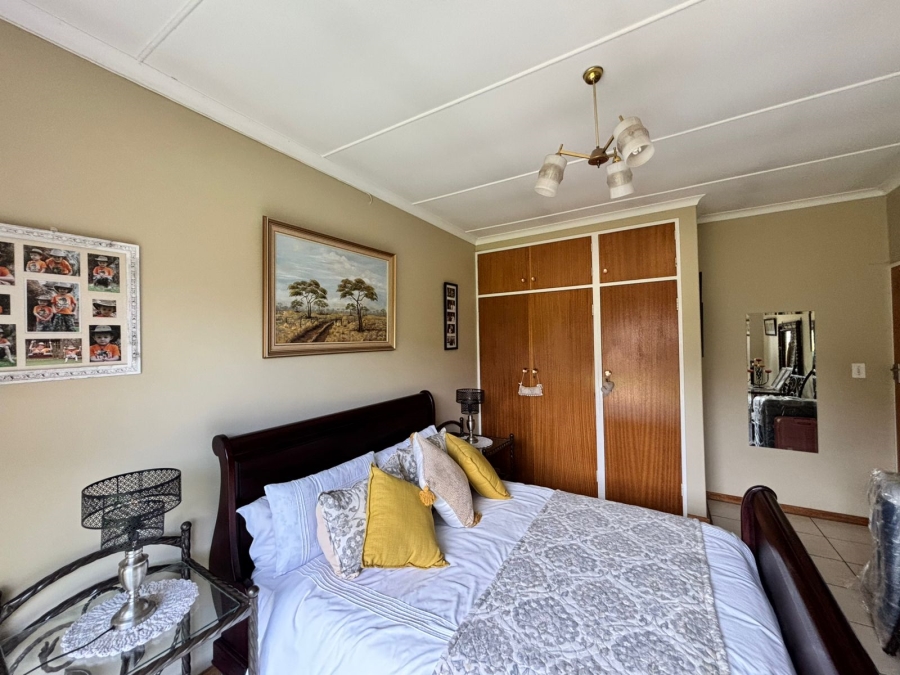 6 Bedroom Property for Sale in Flamwood North West